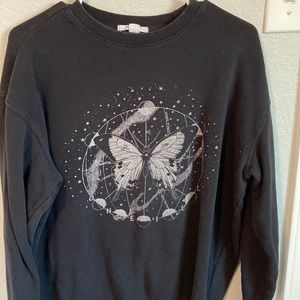 Tilly’s black butterfly crewneck small
